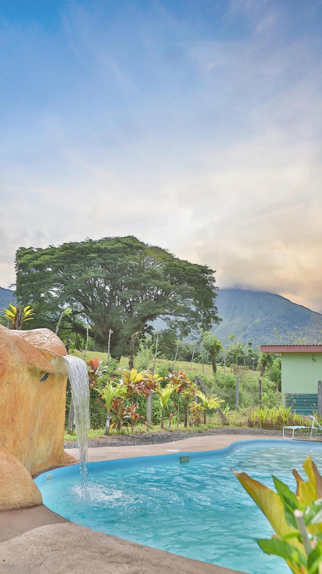 Chongos Place Hotel La Fortuna Exterior foto